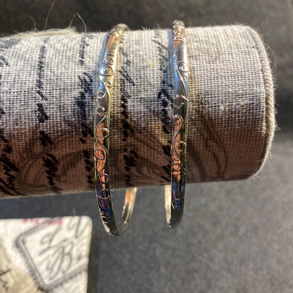 Bangle bracelet